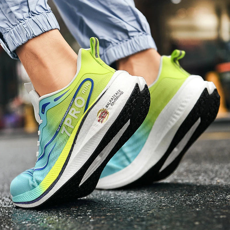 Hardloopschoenen met carbonplaat en geavanceerde demping